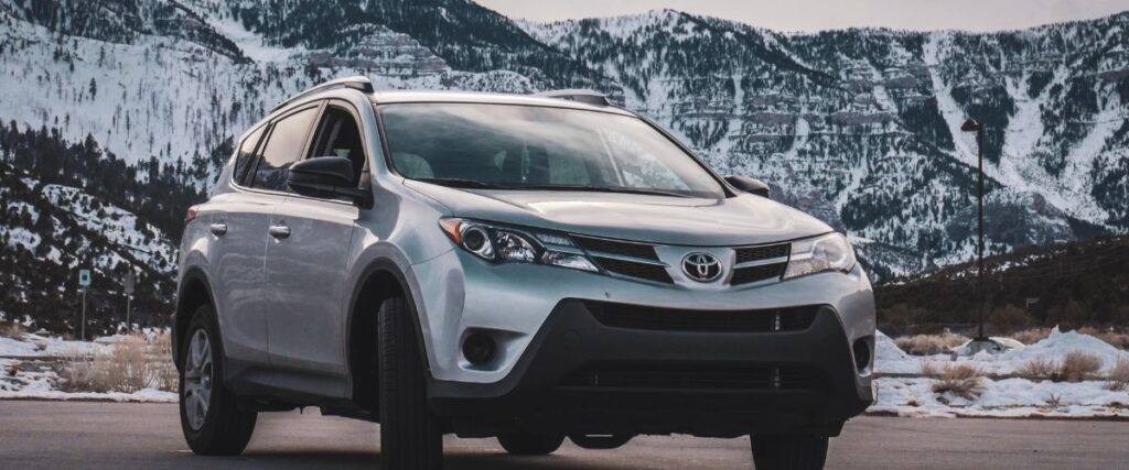 Toyota RAV4 - jeden z polecanych modeli SUV-a do 50 tys. zł